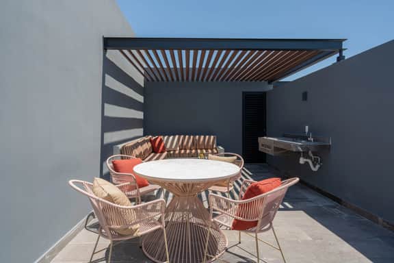 Tu Paraíso Flotante: Penthouse, Terraza & Pool - Image 3